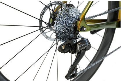 RINOS Hiilikuitu Maantiepyörä Odin 6.1 Shimano 105 Di2, 24 vaihdetta