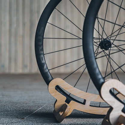 700C hiilikuitukiekkosetti 38 mm levyjarrulla, läpiakselilla, maantiepyörään ROCKBROS