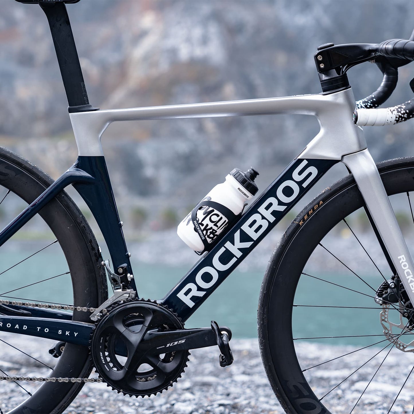 ROCKBROS 600 ml:n urheilujuomapullo PP5-muovista, toimitetaan pölysuojalla.